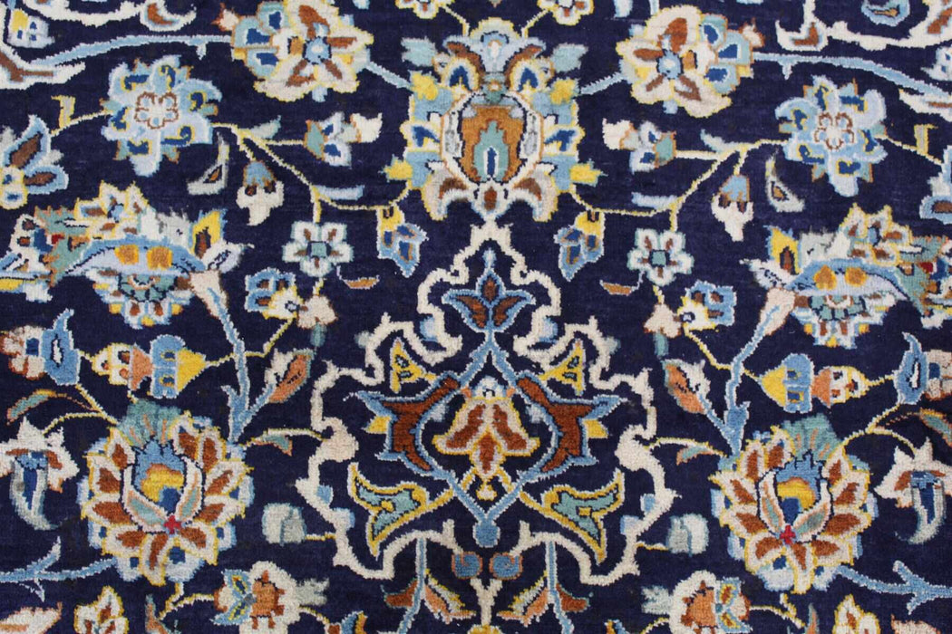 Lovely Traditional Vintage Navy Blue Handmade Oriental Wool Rug 312 X 435 cm floral pattern close-up www.homelooks.com 