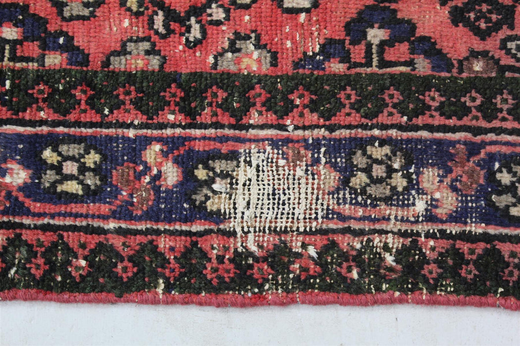 Traditional Antique Red Medallion Handmade Oriental Wool Rug 140cm x 322cm edge design details homelooks.com