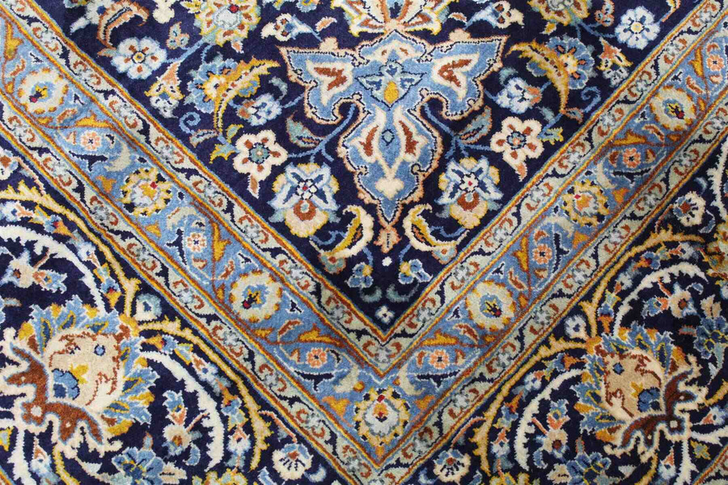 Lovely Traditional Vintage Navy Blue Handmade Oriental Wool Rug 312 X 435 cm corner design details www.homelooks.com 