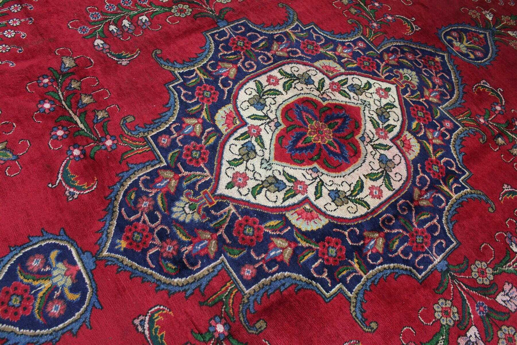 Lovely Large Traditional Red Vintage Handmade Oriental Wool Rug 212cm x 328cm medallion over-view www.homelooks.com