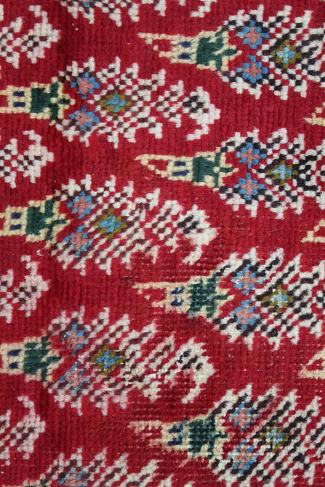 Lovely Traditional Vintage Botemir Design Handmade Wool Runner 93cm x 325cm design detail close-up www.homelooks.com