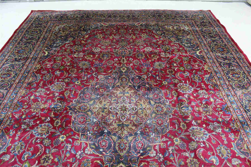 Lovely Vintage Handmade Traditional Red Medallion Rug 300 X 406 cm top view www.homelooks.com 