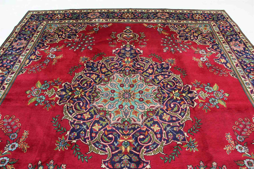 Lovely Traditional Antique Red Wool Handmade Oriental Rug 293 X 339 cm top view www.homelooks.com