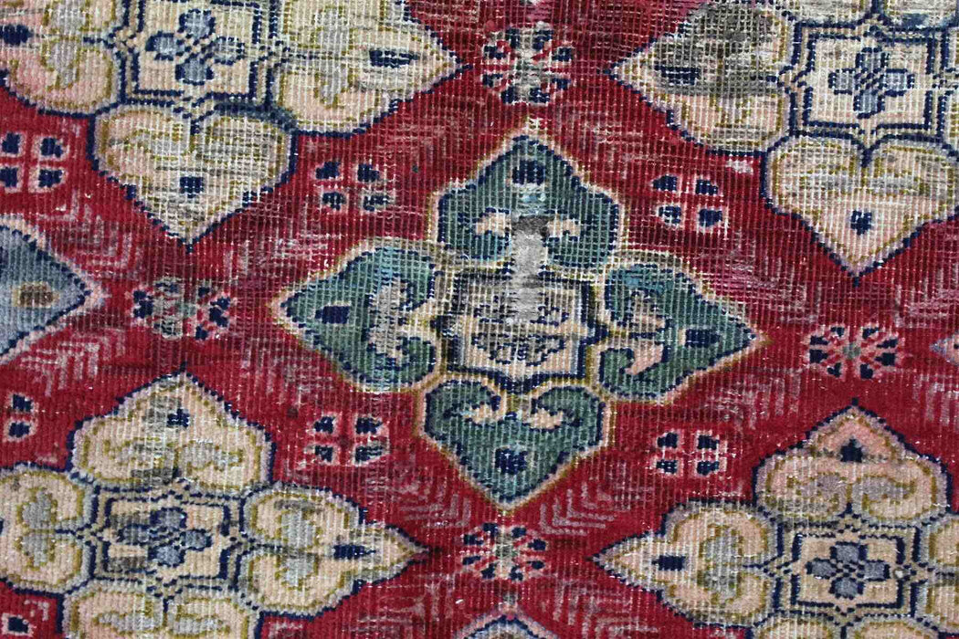 Lovely Traditional Red Vintage Geometric Handmade Oriental Wool Rug 202cm x 312cm floral pattern details close-up www.homelooks.com