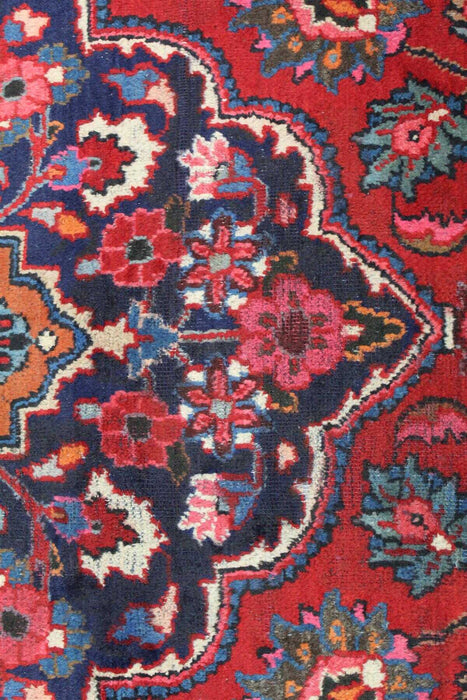 Luxurious traditional wool rug in red with vintage craftsmanship homelooks.com