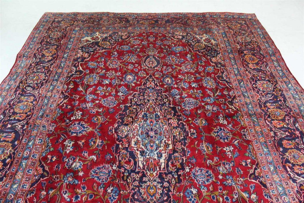 Classic Traditional Vintage Red Medallion Handmade Oriental Rug top view www.homelooks.com