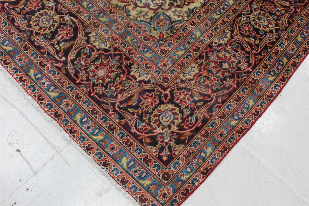 traditional medallion handmade oriental rug corner design details www.homelooks.com