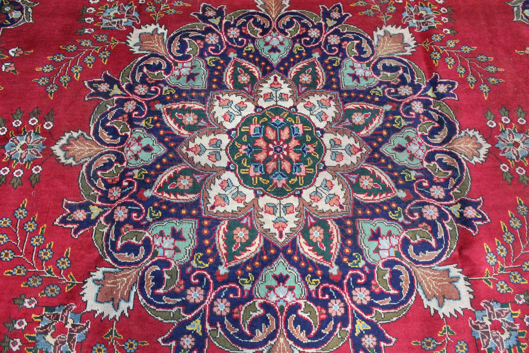 Traditional Large Vintage Medallion Handmade Red Wool Rug 307cm x 390cm medallion over-view homelooks.com