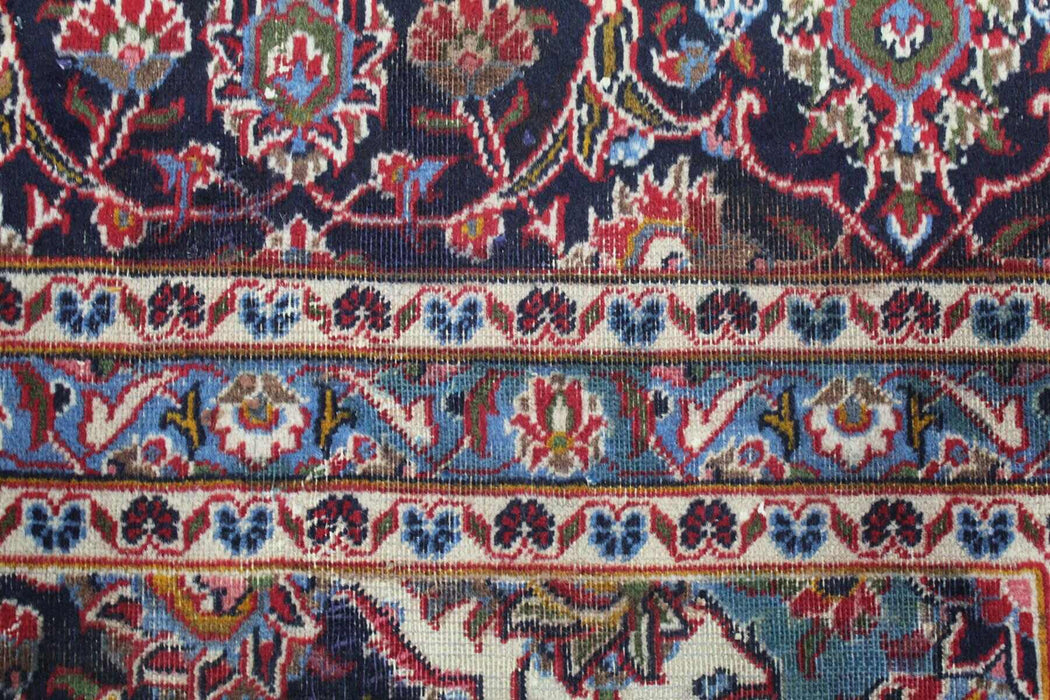 Classic Traditional Vintage Red Medallion Handmade Oriental Wool Rug edge design details www.homelooks.com