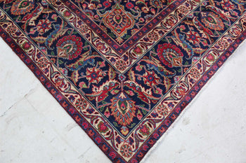 Lovely Traditional Antique Red Medallion Handmade Oriental Rug 283 X 420 cm corner view www.homelooks.com