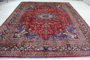 Red Medallion Design Traditional Vintage Wool Handmade Oriental Rug 298 X 374 cm www.homelooks.com