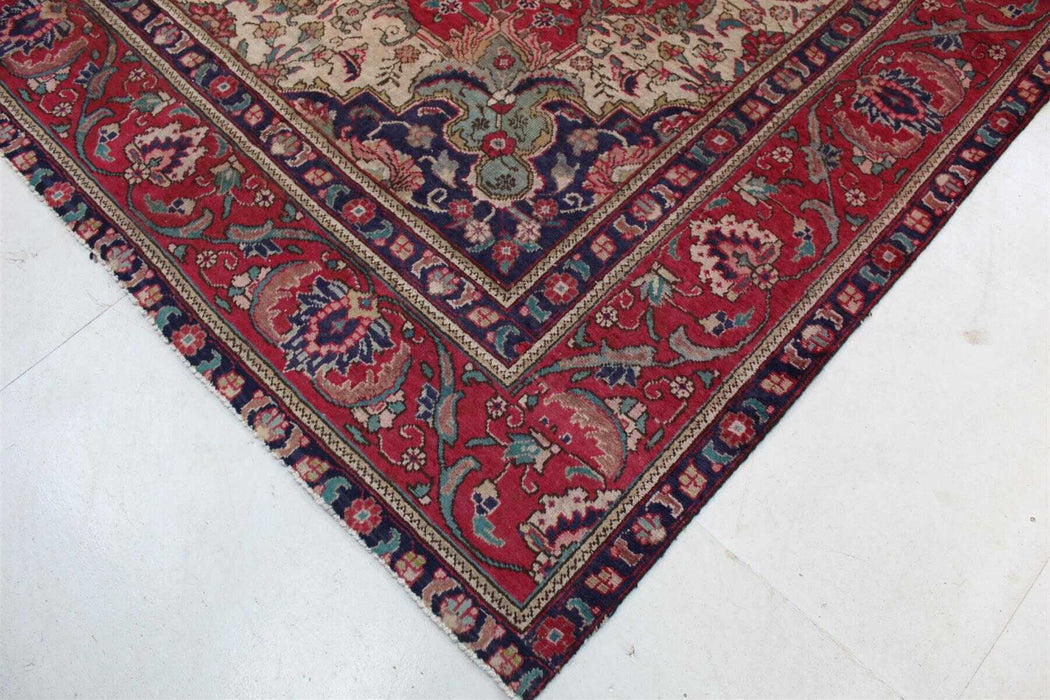 Lovely Traditional Vintage Medallion Handmade Red Wool Rug 204cm x 370cm corner view www.homelooks.com