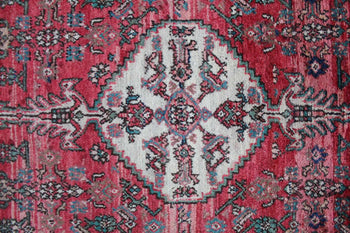 Elegant Traditional Vintage Oriental Handmade Wool Runner medallion close-up www.homelooks.com