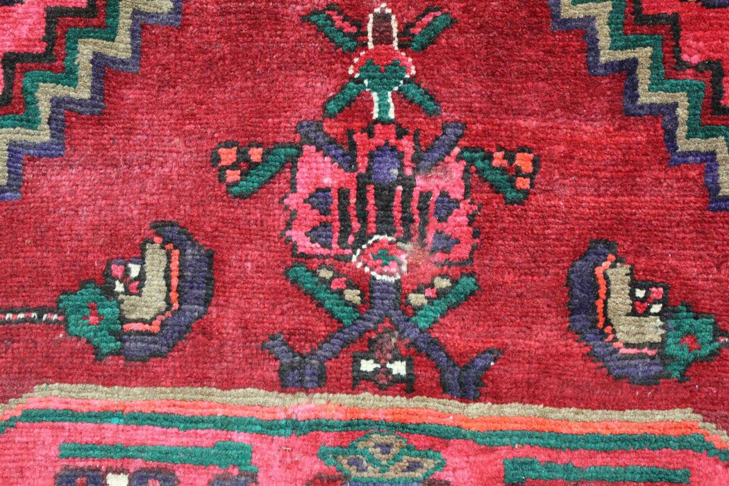 Charming Traditional Red rug design details www.homelooks.com