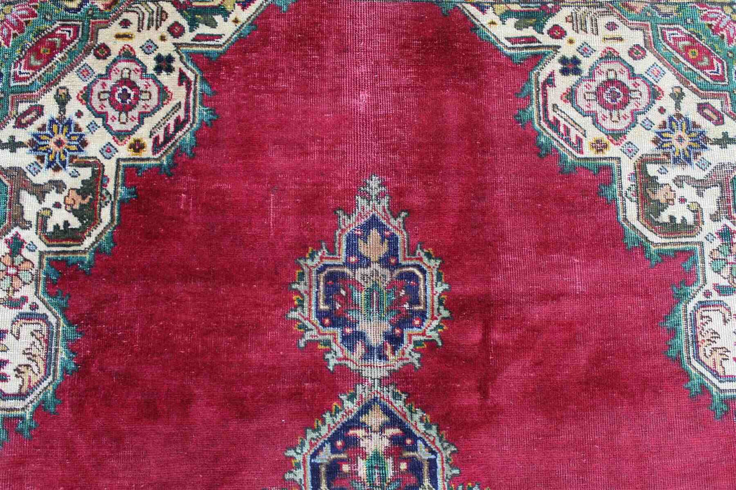 Lovely Traditional Vintage Medallion Handmade Red Wool Rug 192cm x 277cm design detail over-view www.homelooks.com