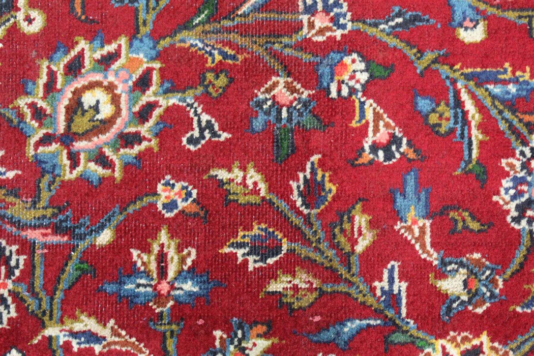 Classic Antique Red Medallion Handmade Oriental Wool Rug 307 X 405 cm design details close-up www.homelooks.com