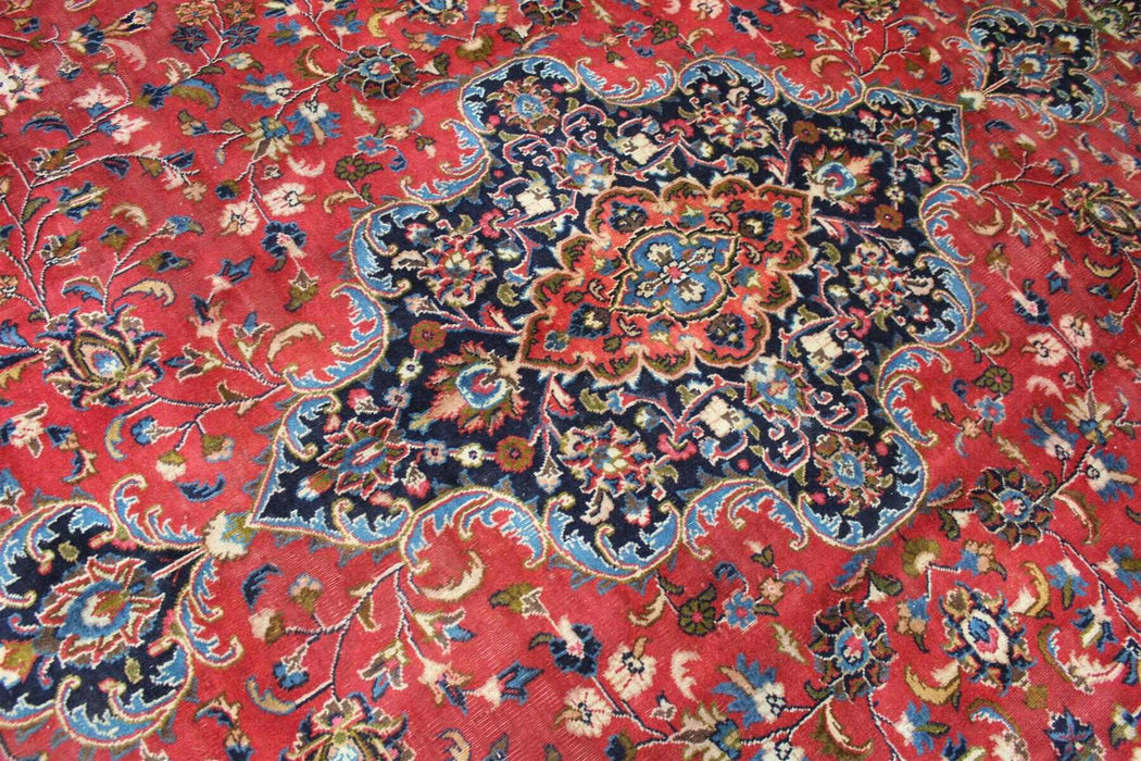 Classic Red Traditional Vintage Medallion Handmade Oriental Wool Rug medallion overview www.homelooks.com