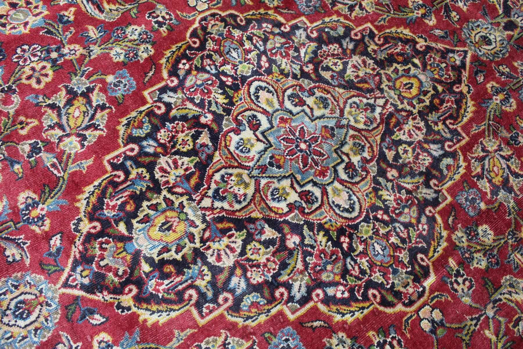 vintage handmade oriental rug medallion overview www.homelooks.com