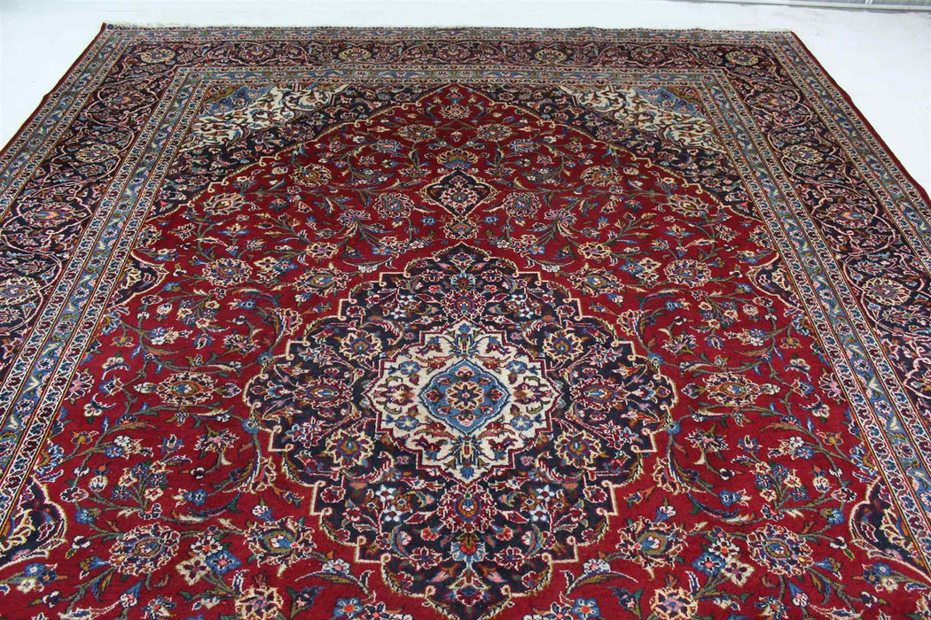 Classic Antique Red Medallion Handmade Oriental Wool Rug 307 X 405 cm top view www.homelooks.com