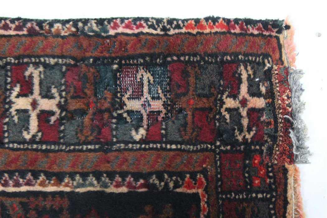Lovely Traditional Antique Red & Black Handmade Wool Runner 118cm x 290cm corner design details www.homelooks.com