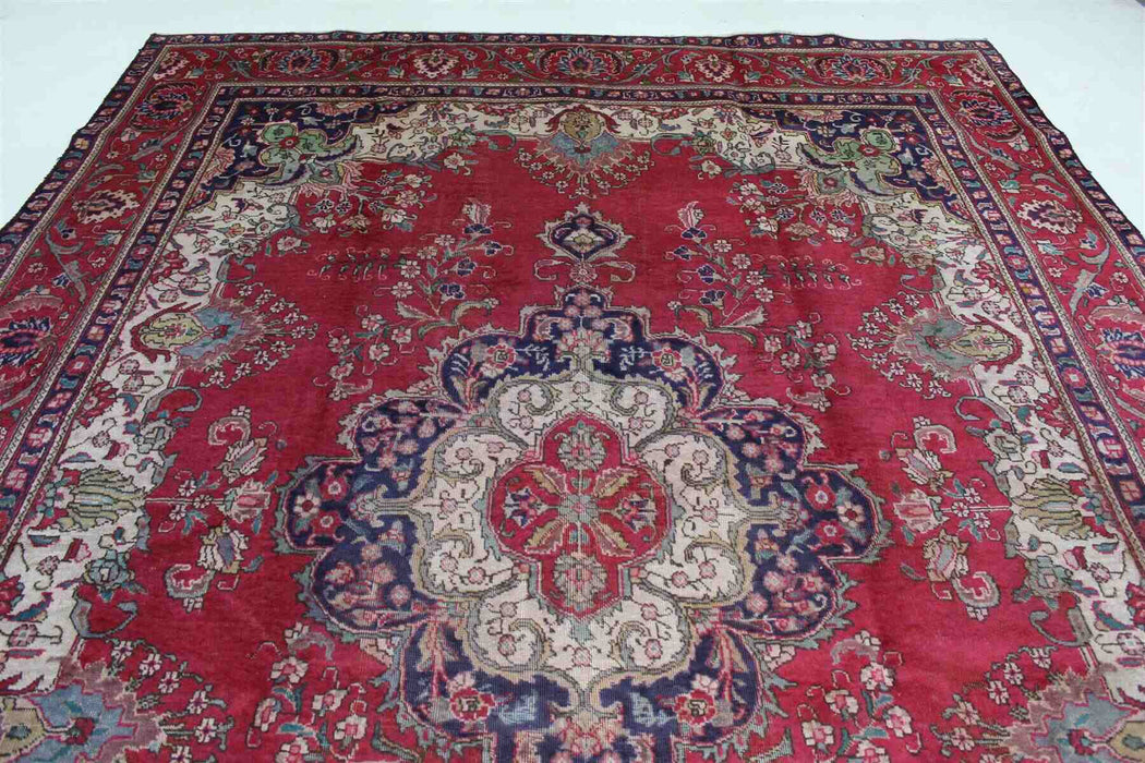 Lovely Traditional Vintage Medallion Handmade Red Wool Rug 204cm x 370cm top view www.homelooks.com