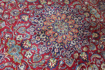 Lovely Traditional Antique Red Medallion Handmade Oriental Rug 263 X 365 cm medallion over-view www.homelooks.com