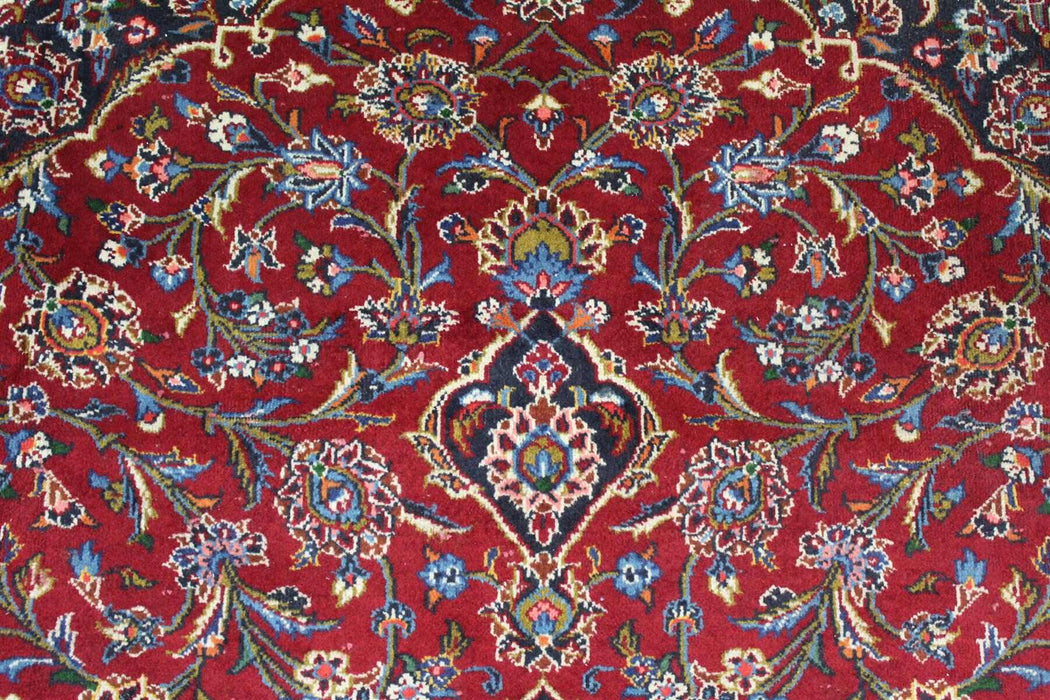 Classic Antique Red Medallion Handmade Oriental Wool Rug 307 X 405 cm design details www.homelooks.com