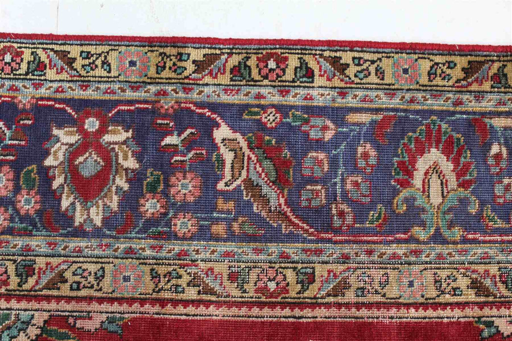 Lovely Traditional Vintage Red Medallion Handmade Wool Rug 243 x 345 cm edge design detail www.homelooks.com