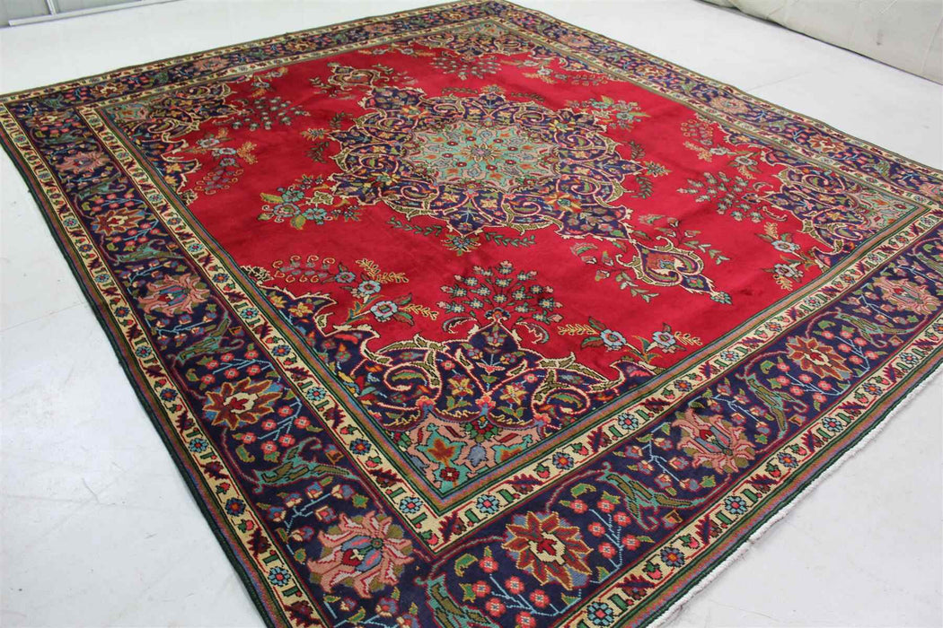 Lovely Traditional Antique Red Wool Handmade Oriental Rug www.homelooks.com
