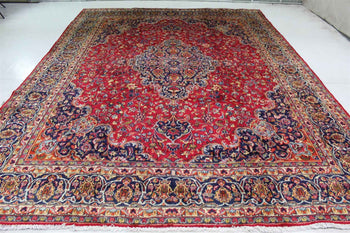 Traditional Red Medallion Patterned Handmade Oriental Rug 292 X 378 cm www.homelooks.com 